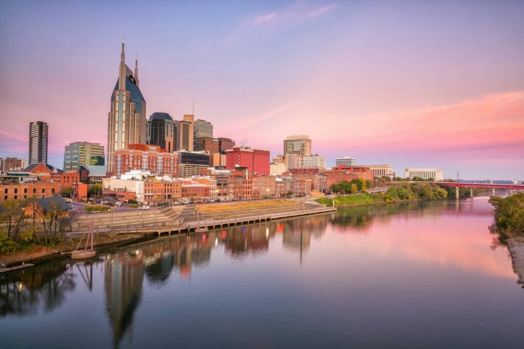 Elopement in Tennessee Nashville skyline