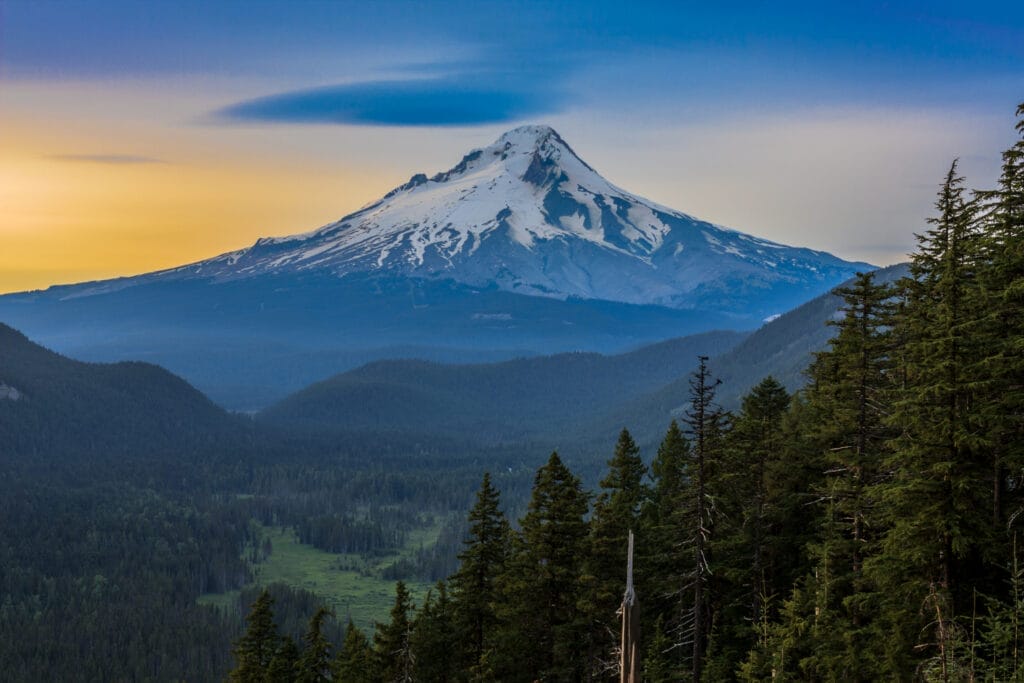 Eloping in Oregon (3) Oregon mountain peak at sunset