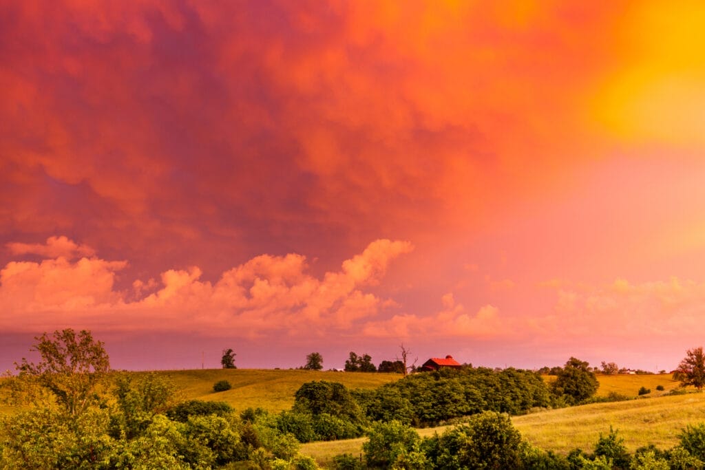 Kentucky elopement (2) A red sunset in the hills of Kentucky - the perfect backdrop for elopement photography