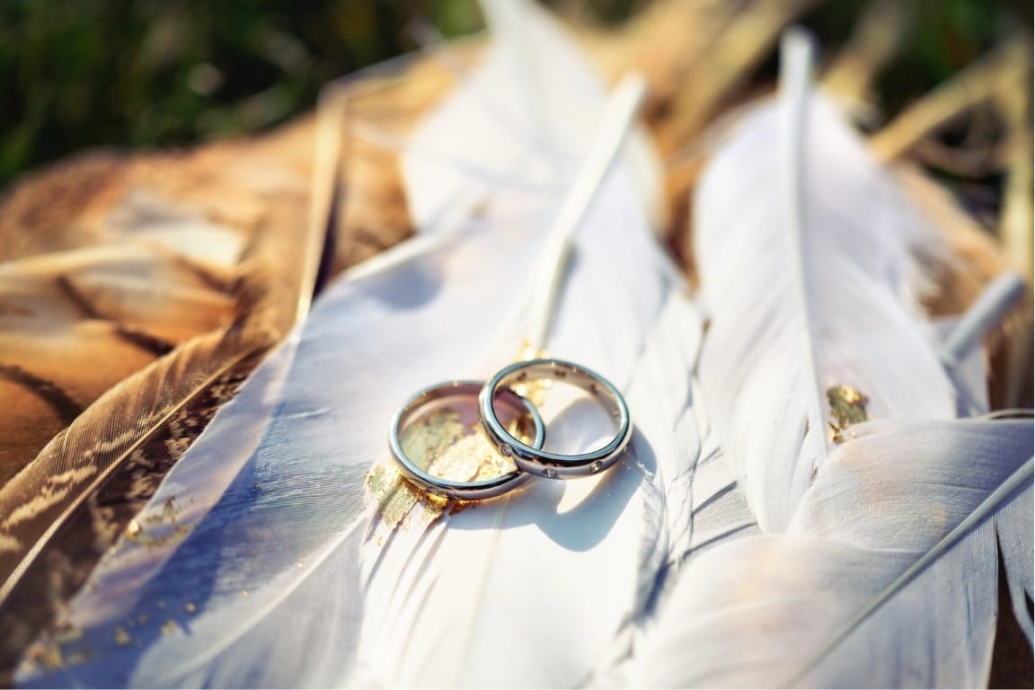 Engagement Ring vs Wedding Ring: Understanding the Differences via @weddingpip